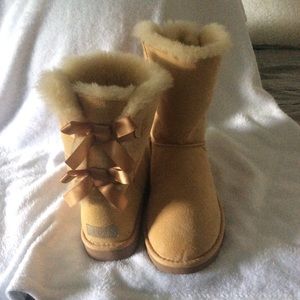 UGGS Bailey Bow NWOT